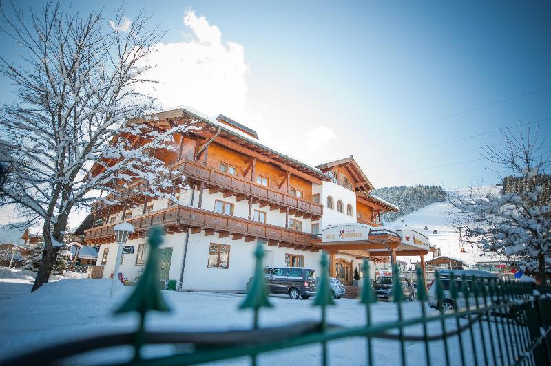Alpines Gourmet Hotel Montanara Flachau Dış mekan fotoğraf